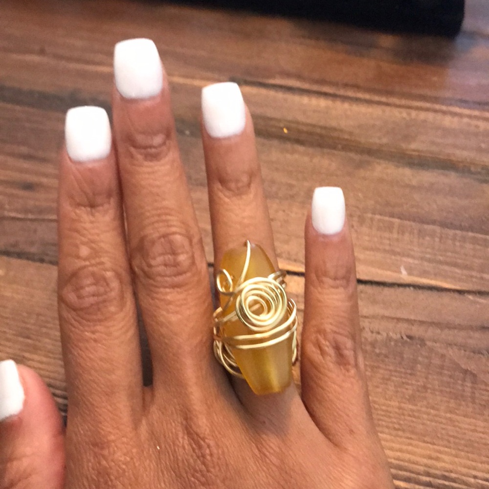 Gold wire stone ring